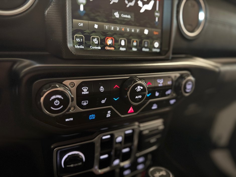 2023 Jeep Wrangler 4xe Sahara 4x4-26