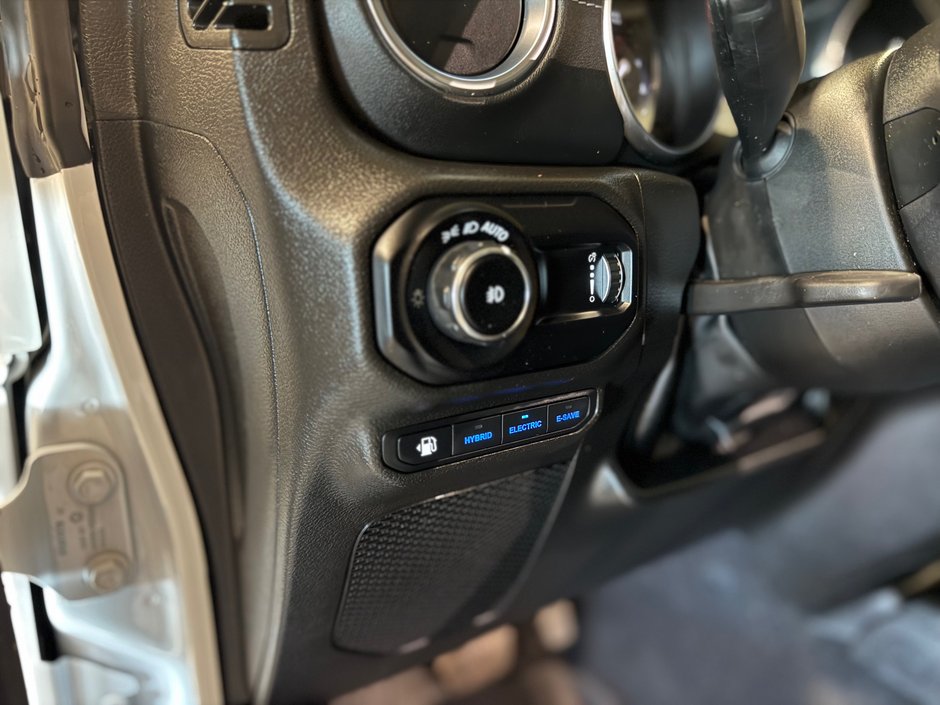 2023 Jeep Wrangler 4xe Sahara 4x4-18