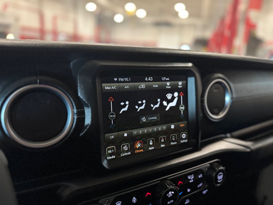 2023 Jeep Wrangler 4xe Sahara 4x4-25