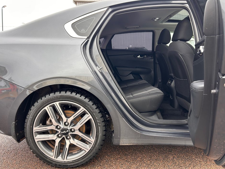 2022 Kia Forte EX Premium-13