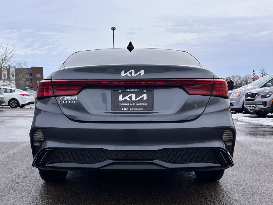 2022 Kia Forte EX Premium-5
