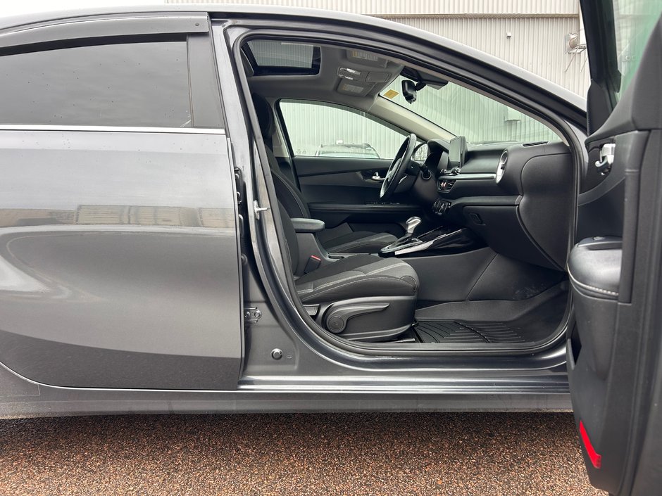 2022 Kia Forte EX Premium-12