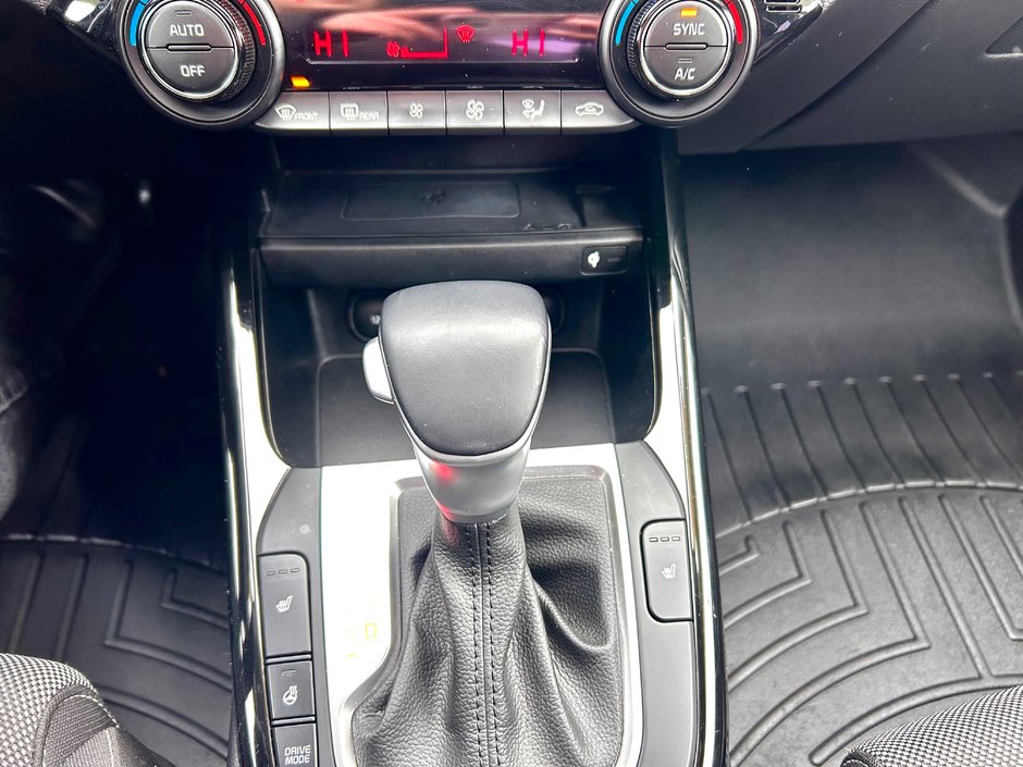 2022 Kia Forte EX Premium-23