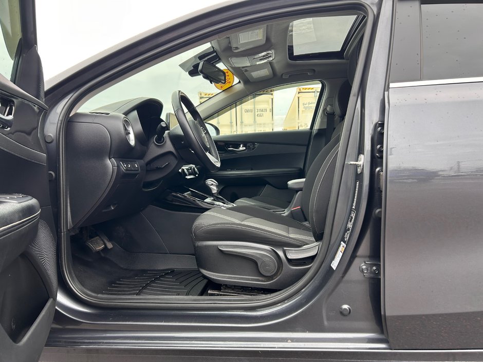 2022 Kia Forte EX Premium-19