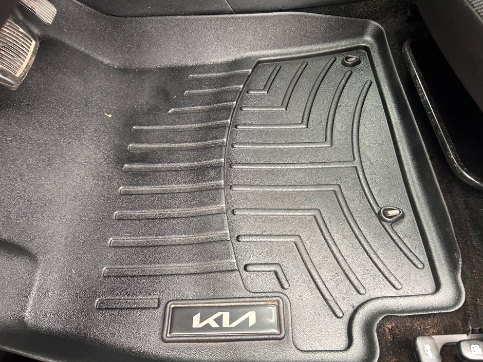 2022 Kia Forte EX Premium-21