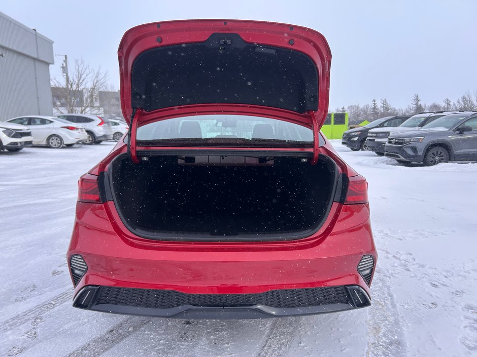 2022 Kia Forte EX-12