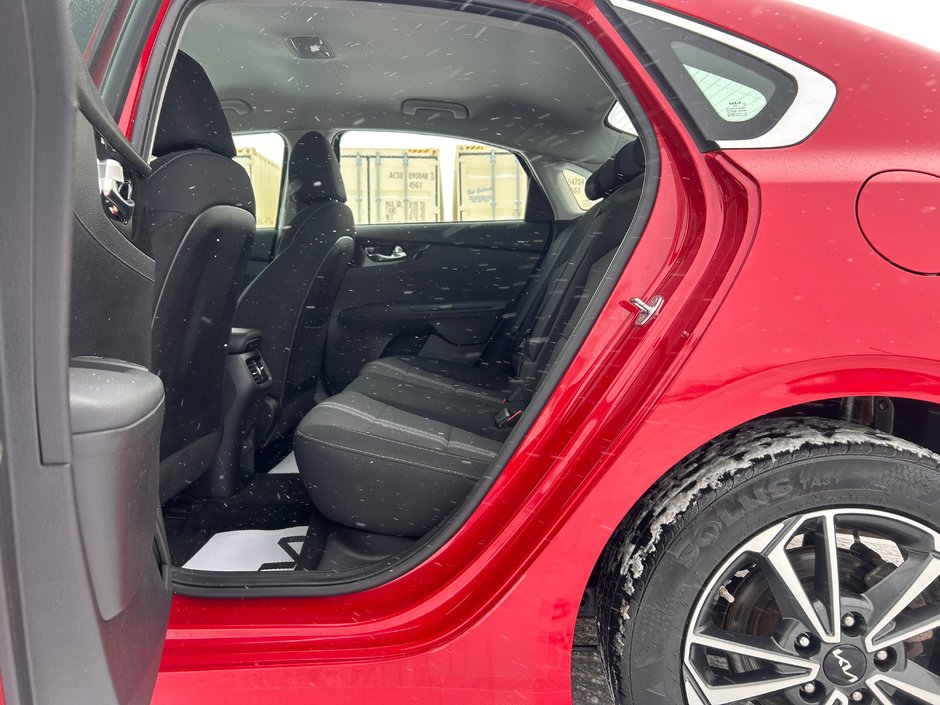 2022 Kia Forte EX-13