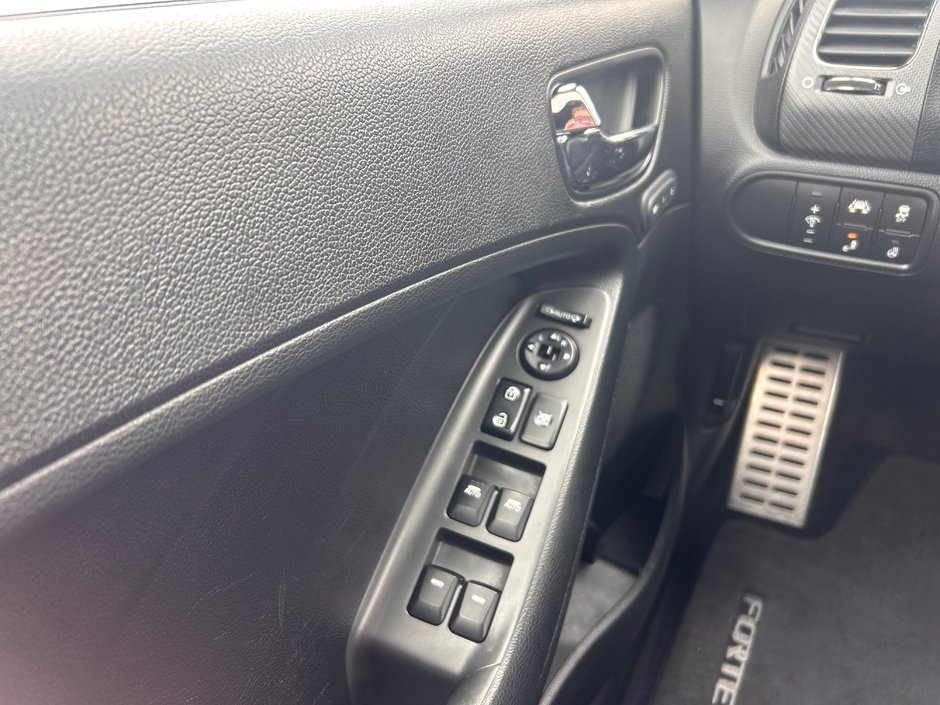 2018 Kia Forte5 SX Turbo-26