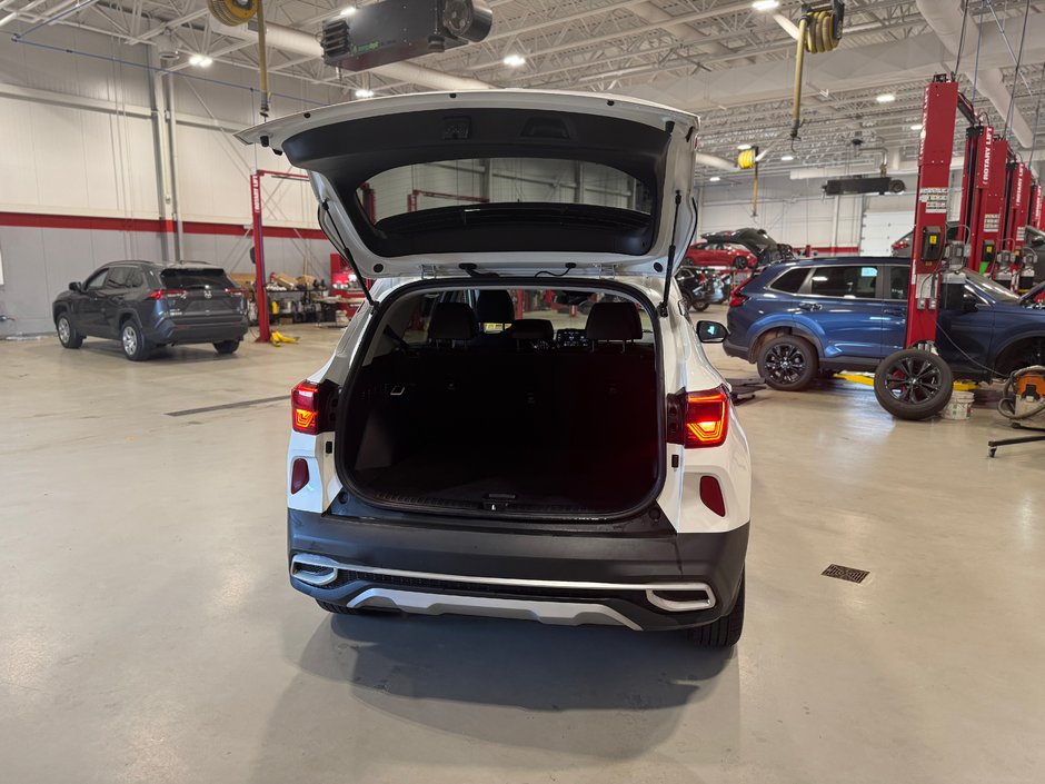 2023 Kia Seltos EX AWD-9