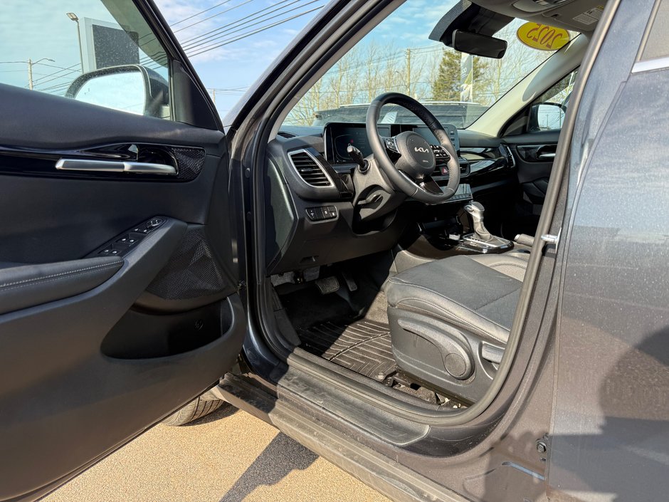 2025 Kia Seltos EX AWD-31