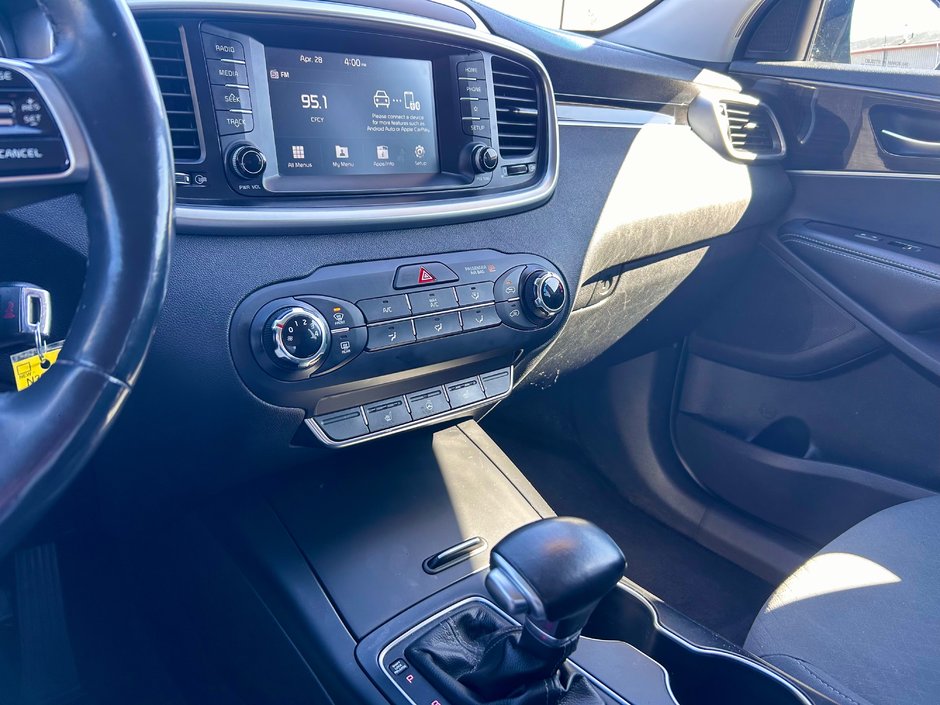 2019 Kia Sorento LX-23