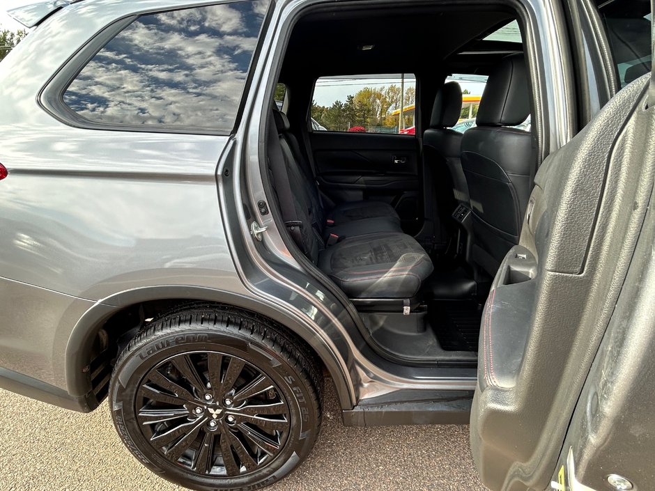 2020 Mitsubishi Outlander Limited Edition AWD-10