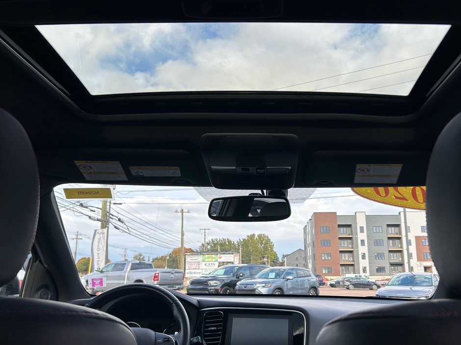 2020 Mitsubishi Outlander Limited Edition AWD-16