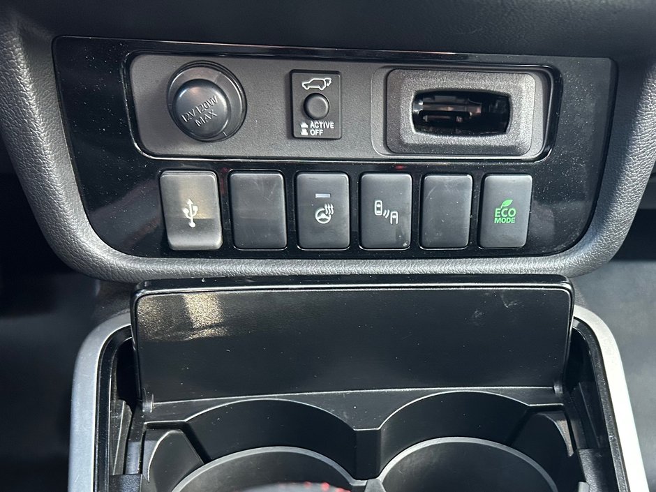 2020 Mitsubishi Outlander Limited Edition AWD-24