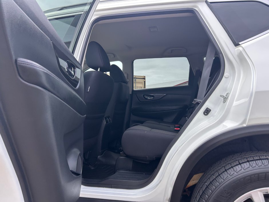 2018 Nissan ROGUE S-17