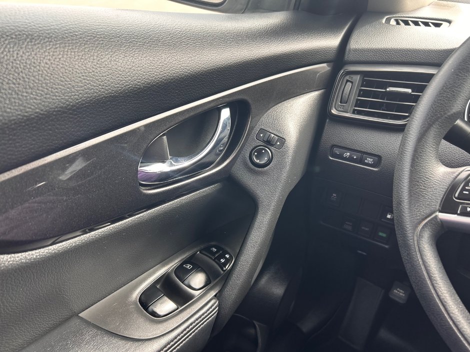 2018 Nissan ROGUE S-25