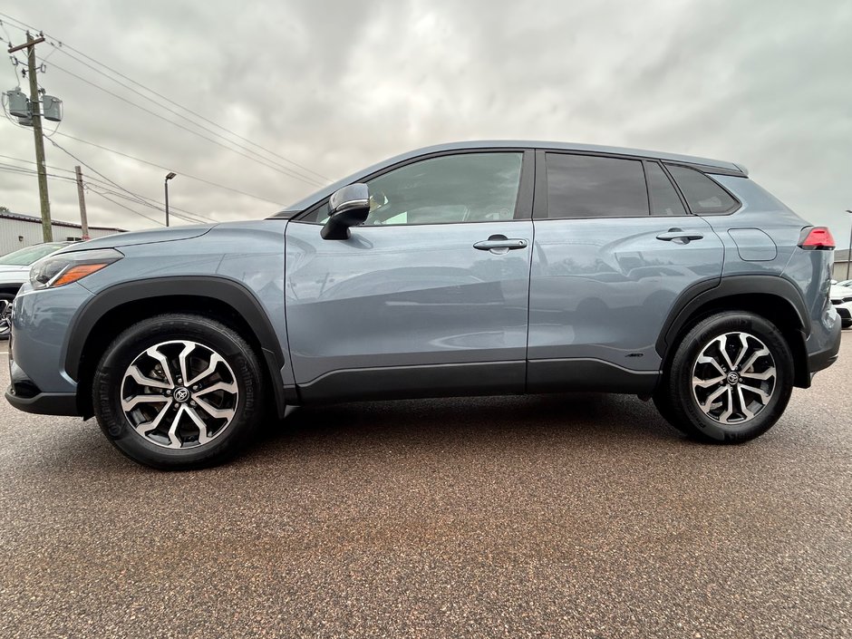 2023 Toyota Corolla Cross Hybrid SE AWD-6