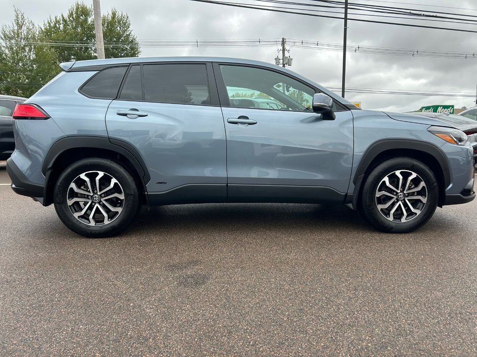 2023 Toyota Corolla Cross Hybrid SE AWD-2