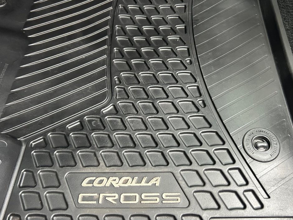 2023 Toyota Corolla Cross Hybrid SE AWD-23