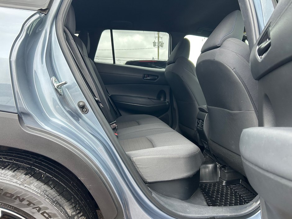 2023 Toyota Corolla Cross Hybrid SE AWD-10