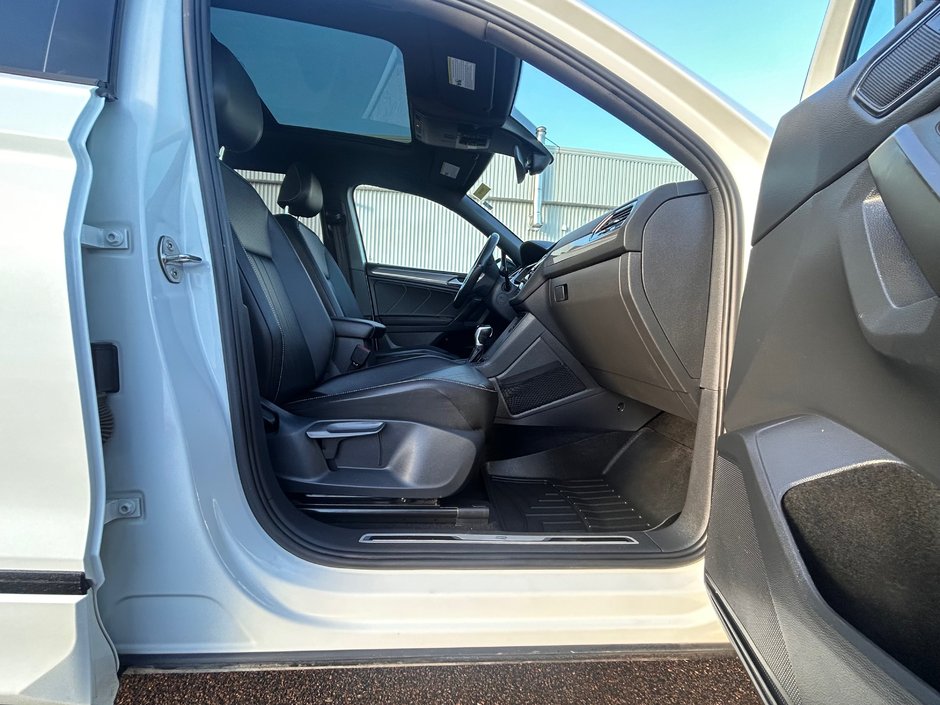 2022 Volkswagen TIGUAN COMFORTLINE R-LINE BLACK EDITION-9