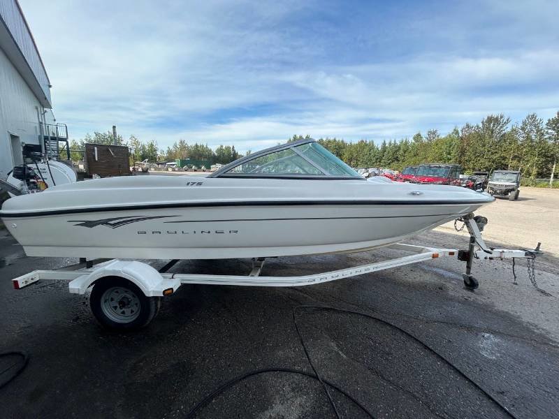2009 Bayliner BAYLINER 175  INBOARD 17.5' OPEN DECK