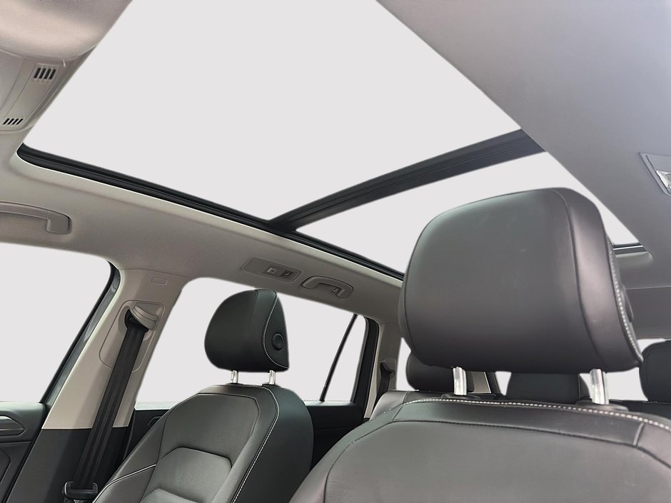 Volkswagen Tiguan HIGHLINE+SUNROOF+LEATHER+CARFAX-CLEAN 2021-9