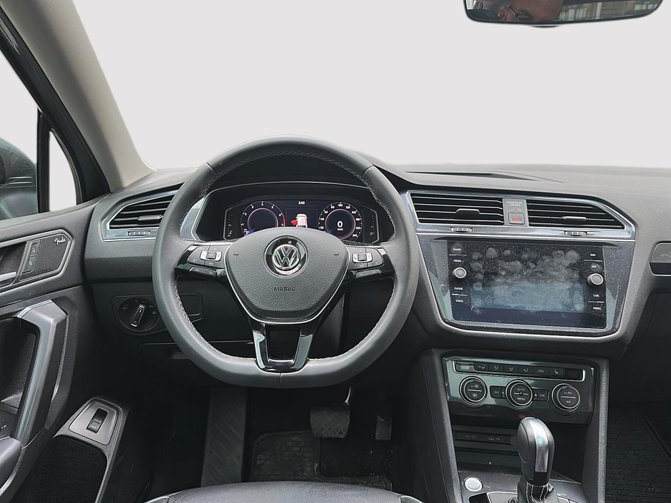 Volkswagen Tiguan HIGHLINE+SUNROOF+LEATHER+CARFAX-CLEAN 2021-11