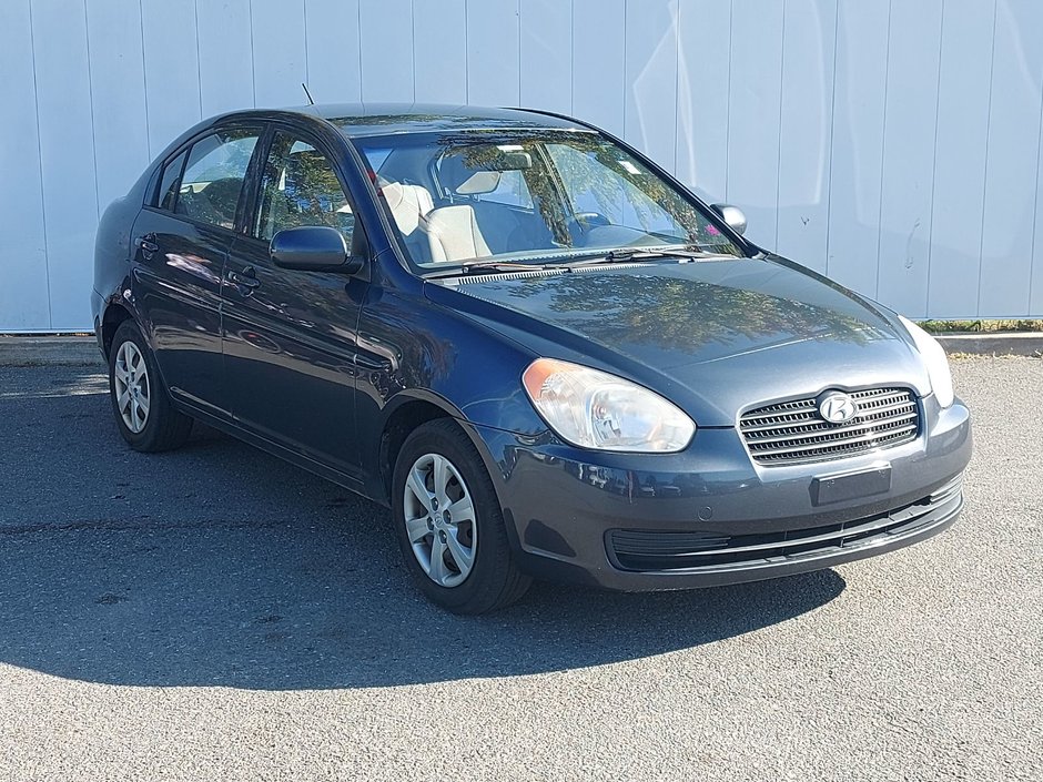 2010 Hyundai Accent in Antigonish, Nova Scotia - 1 - w320h240px