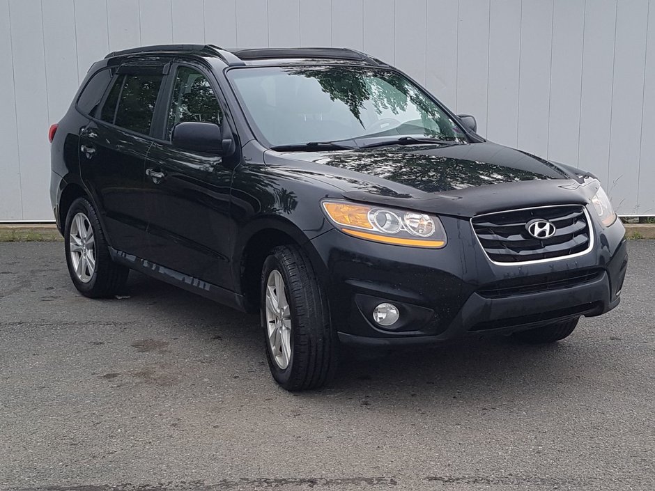 2010 Hyundai Santa Fe in Antigonish, Nova Scotia - 1 - w320h240px