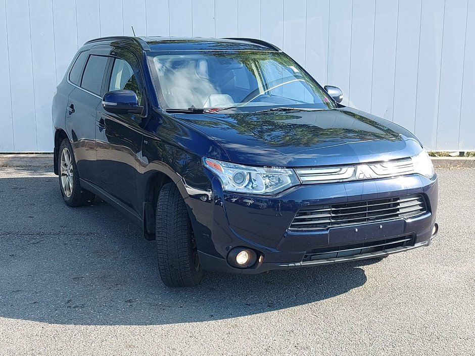 2014 Mitsubishi Outlander in Antigonish, Nova Scotia - 1 - w320h240px