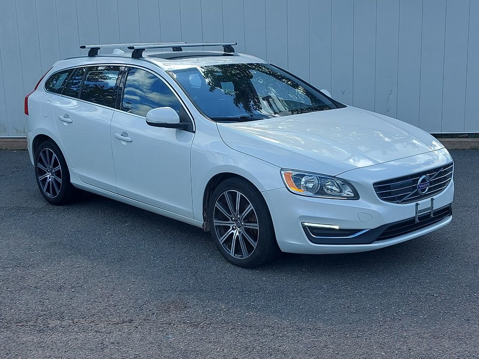 2017 Volvo V60 T6 Drive-E Premier | Leather | HtdSeats | Cam