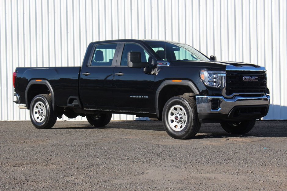 Sierra 3500HD Pro | GAS | Cam | USB | TowPkg | Warranty to 2027 2023 à Saint John, Nouveau-Brunswick