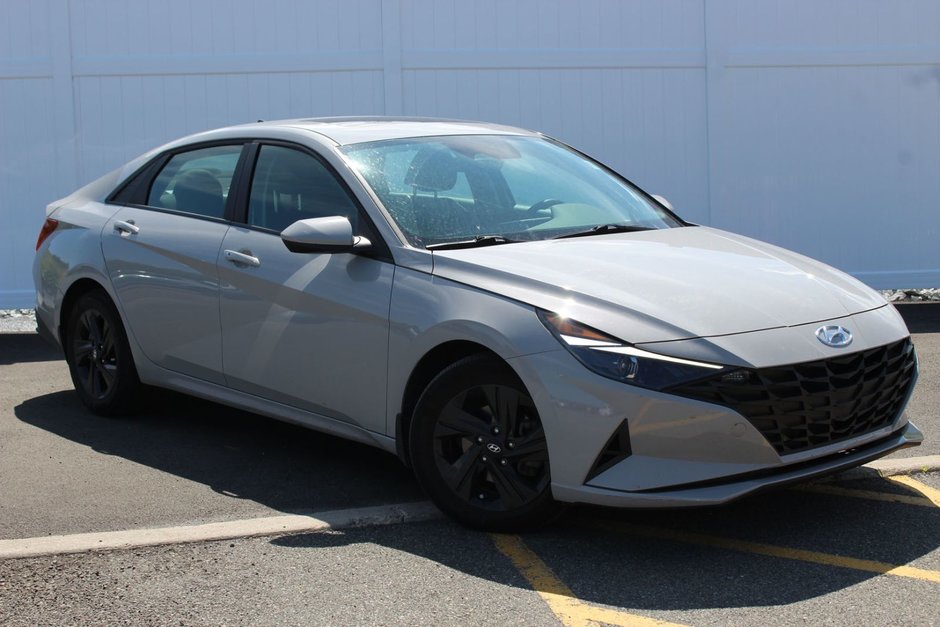 Hyundai Elantra Tech | SunRoof | HtdSeats | Cam | Warranty to 2028 2023 à Saint John, Nouveau-Brunswick
