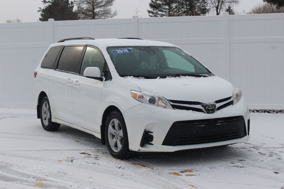 Toyota Sienna LE | Cam | USB | HtdSeats | 8-Pass | Bluetooth 2019 à Saint John, Nouveau-Brunswick