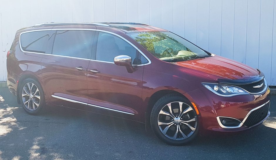 2017 Chrysler Pacifica Limited | Leather | Roof |DVD | Nav | Cam | USB