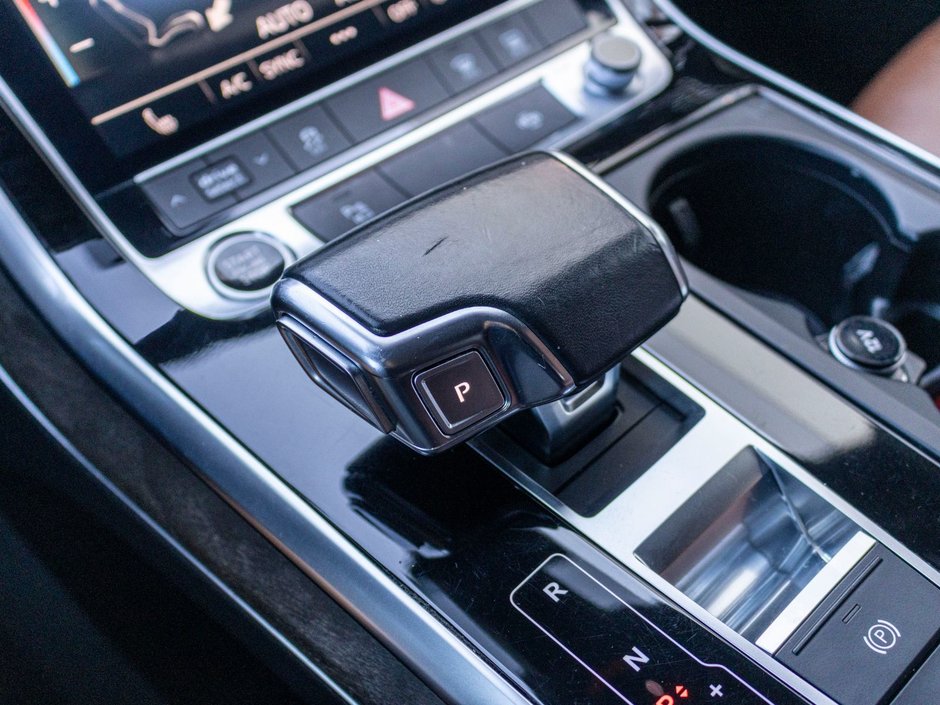 Audi Q7 KOMFORT45 AWD CUIR TOIT PANO NOIR 2021 BAS KILO 4CYL