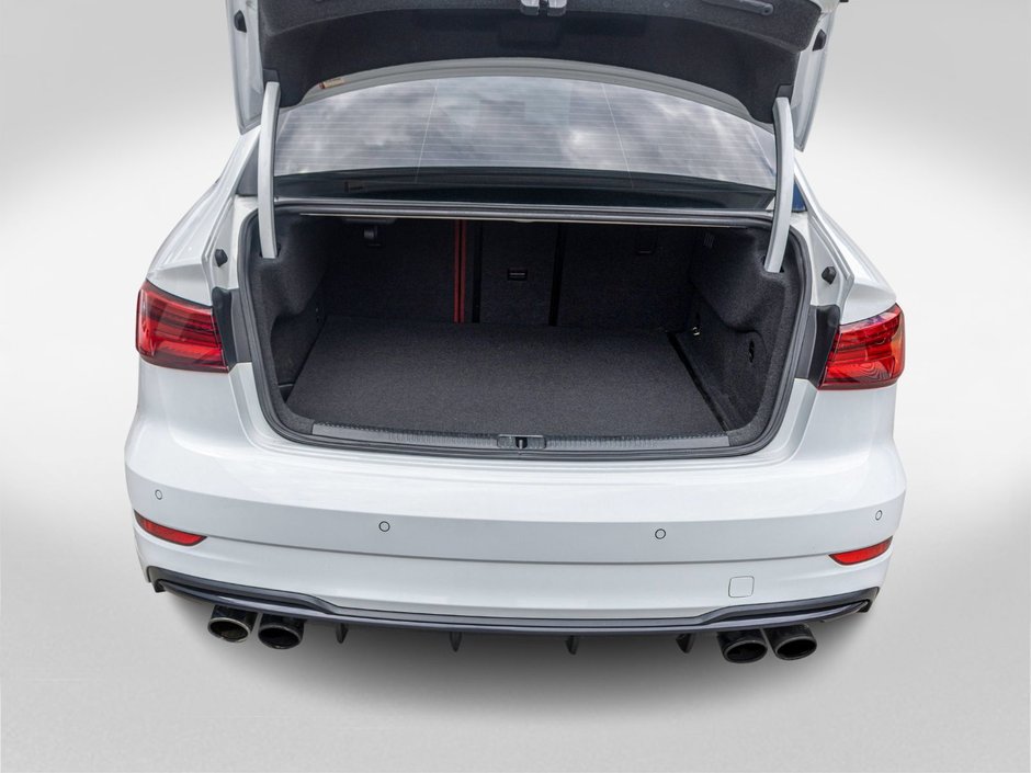 2018 Audi S3 Sedan TECHNIK QUATTRO BLANC INT ROUGE BAS KILO NO CARFAX CLAIM