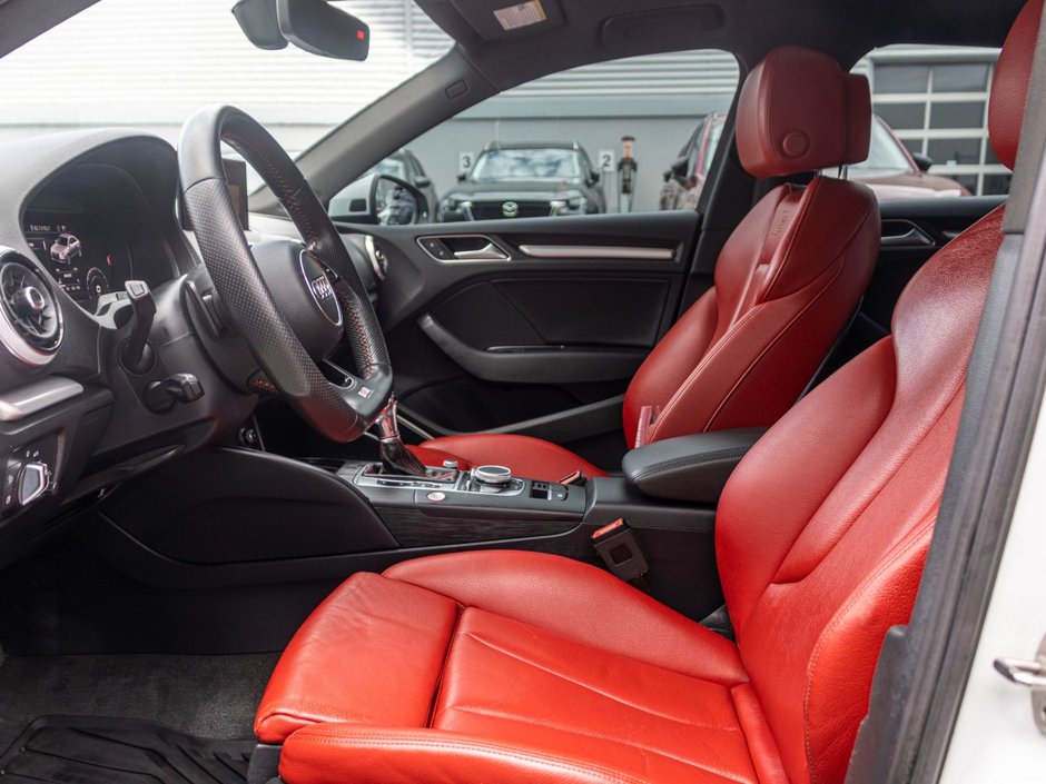 2018 Audi S3 Sedan TECHNIK QUATTRO BLANC INT ROUGE BAS KILO NO CARFAX CLAIM