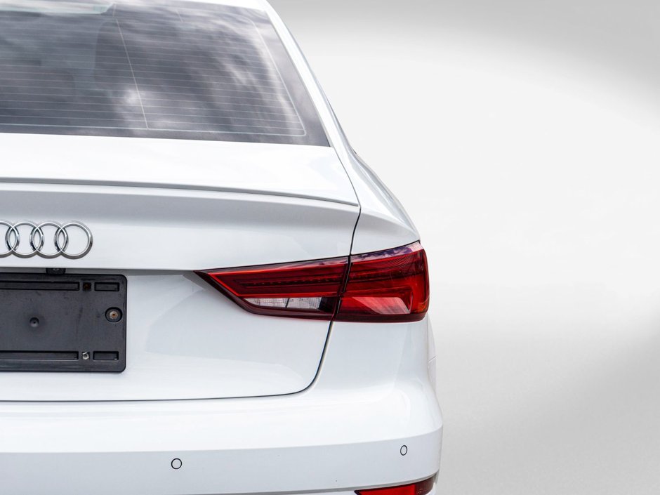 2018 Audi S3 Sedan TECHNIK QUATTRO BLANC INT ROUGE BAS KILO NO CARFAX CLAIM