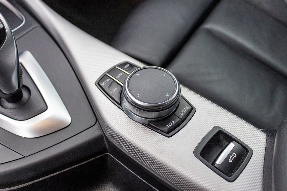 BMW 2 Series 230i xDrive MPACK ROUGE CUIR NAV 2021 BAS KILO PAS DE RECLAMATION AU CARFAX