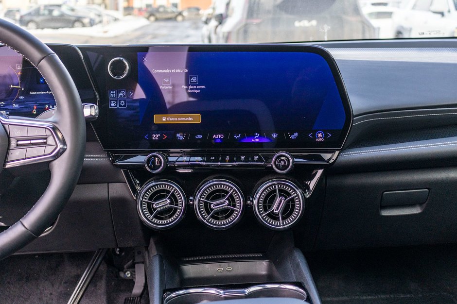 Chevrolet Blazer EV AWD LT CUIR TOIT NAV 11985KM 2025 1 PROPRIO COMME NEUF