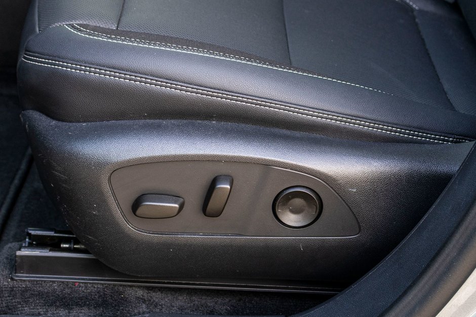 Chevrolet Blazer EV AWD LT CUIR TOIT NAV 11985KM 2025 1 PROPRIO COMME NEUF