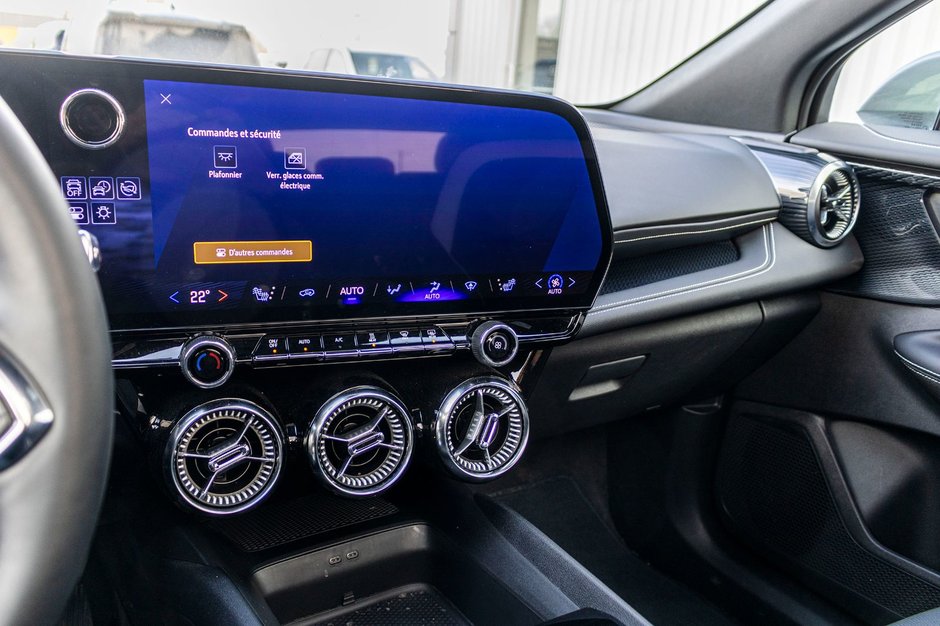 Chevrolet Blazer EV AWD LT CUIR TOIT NAV 11985KM 2025 1 PROPRIO COMME NEUF