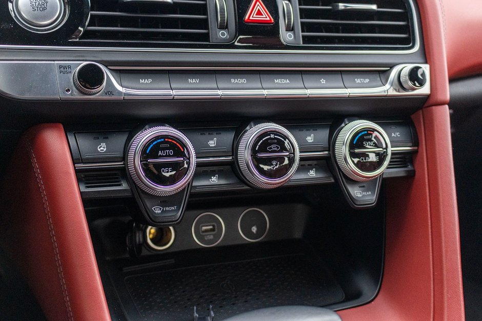 2023 GENESIS G70 3.3T SPORT AWD GRIS CUIR ROUGE WOW BAS KILO