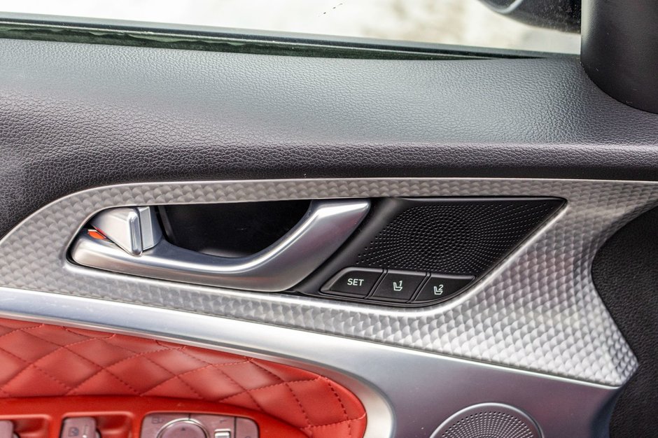 2023 GENESIS G70 3.3T SPORT AWD GRIS CUIR ROUGE WOW BAS KILO