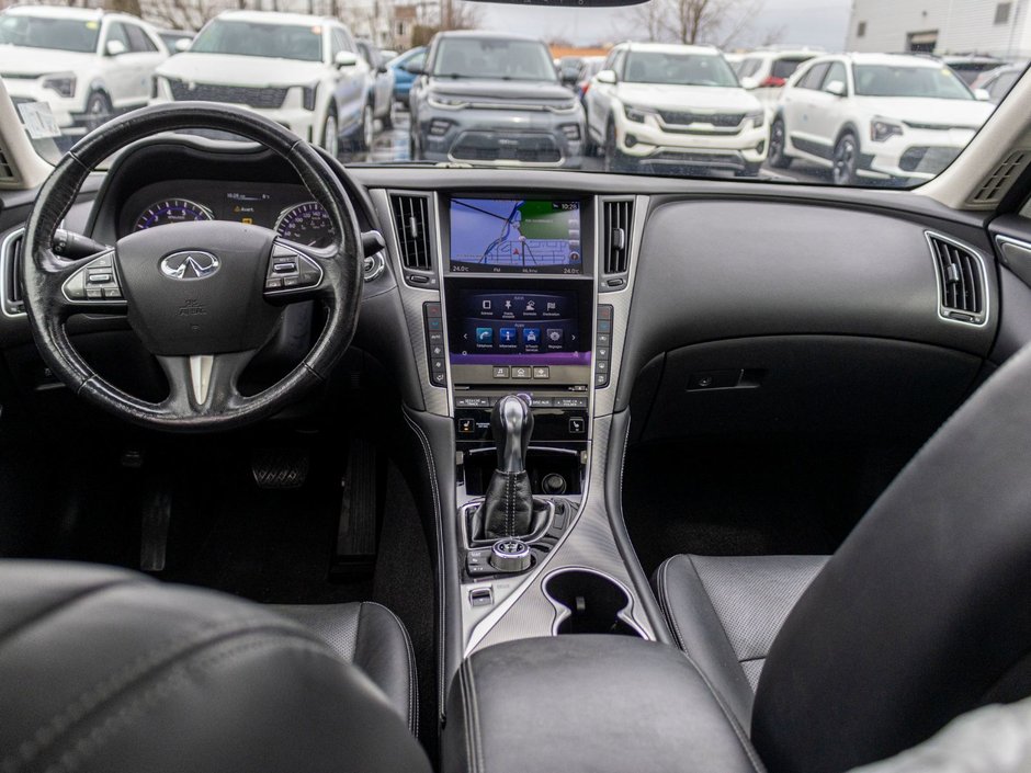 2017 Infiniti Q50 3.0t AWD BLANC CUIR NOIR TOIT LOW KMS