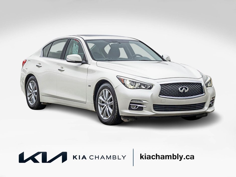 2017 Infiniti Q50 3.0t AWD BLANC CUIR NOIR TOIT LOW KMS