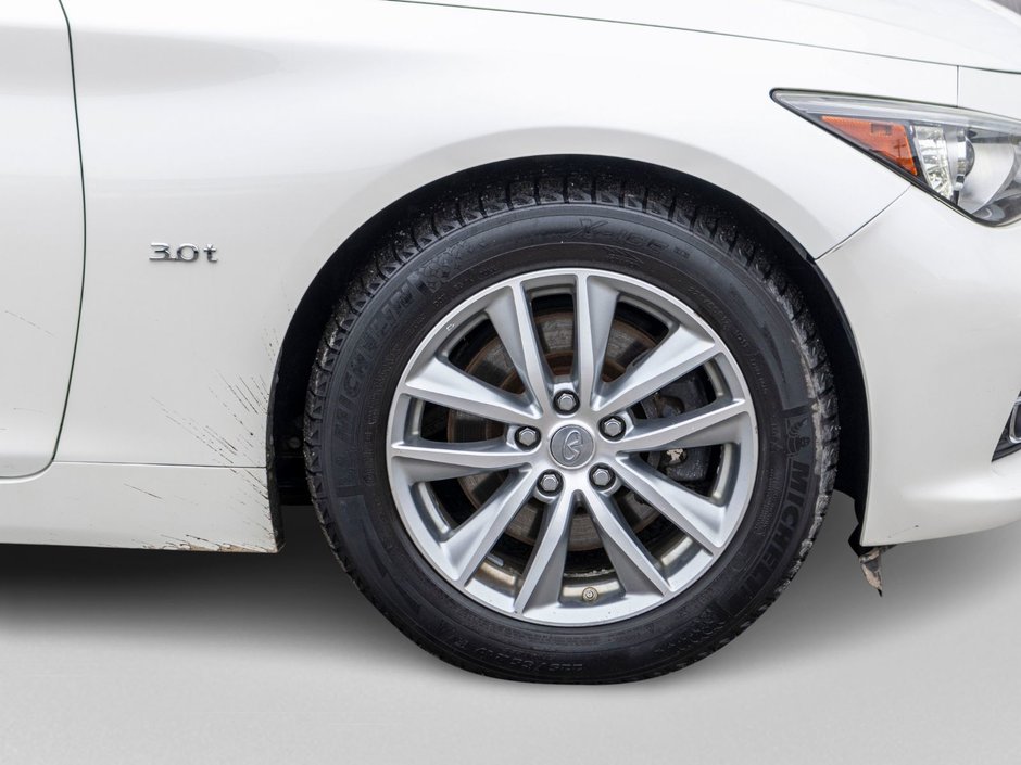 2017 Infiniti Q50 3.0t AWD BLANC CUIR NOIR TOIT LOW KMS