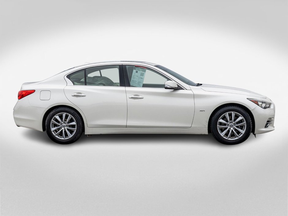 2017 Infiniti Q50 3.0t AWD BLANC CUIR NOIR TOIT LOW KMS